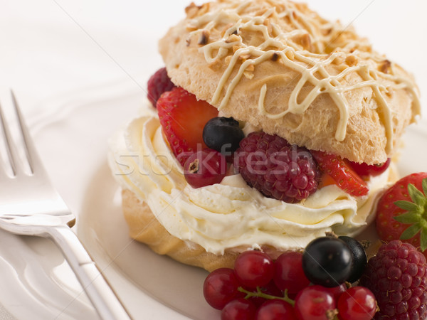 Foto d'archivio: Mista · frutti · di · bosco · crema · forcella · dessert