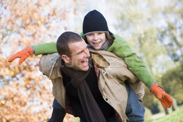 Vater Sohn huckepack Herbst Wald Baum Stock foto © monkey_business