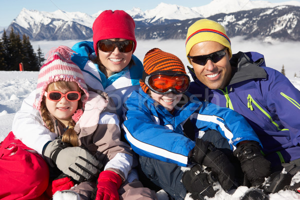 Familie schi vacanţă munţi fată Imagine de stoc © monkey_business