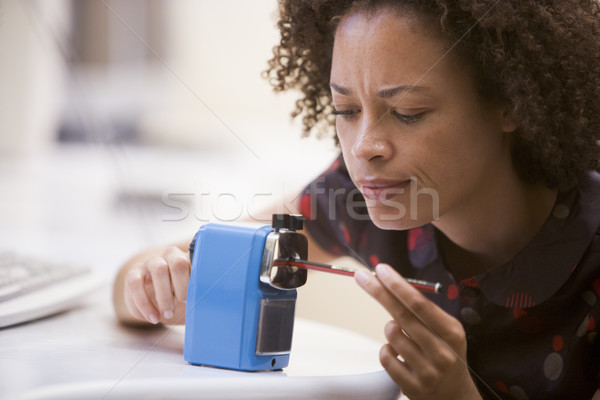 Nő számítógéppel szoba ceruza ceruzahegyező nő iroda Stock fotó © monkey_business