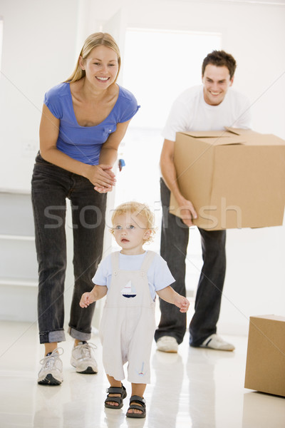 [[stock_photo]]: Famille · déplacement · nouvelle · maison · souriant · femme · maison