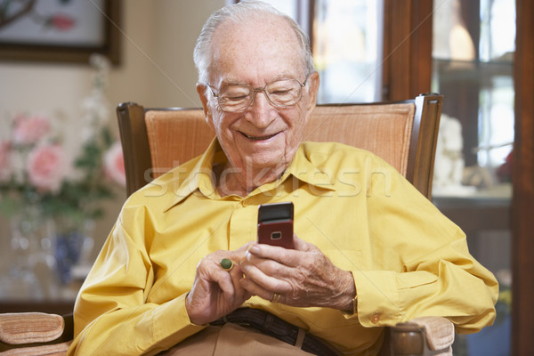 Idős férfi sms üzenetküldés szemüveg idős személy Stock fotó © monkey_business