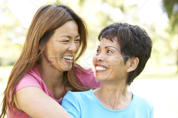 Foto stock: Altos · mujer · adulto · hija · parque · familia