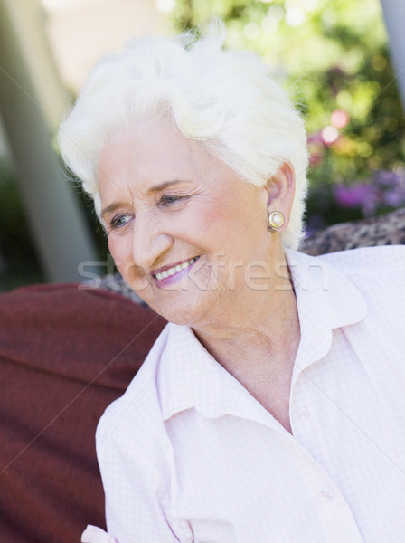 Stockfoto: Senior · vrouw · vergadering · buiten · tuin · stoel