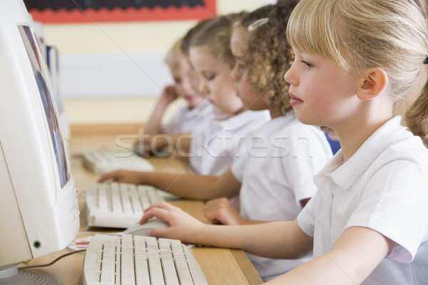Fille travail ordinateur enfants étudiant Photo stock © monkey_business