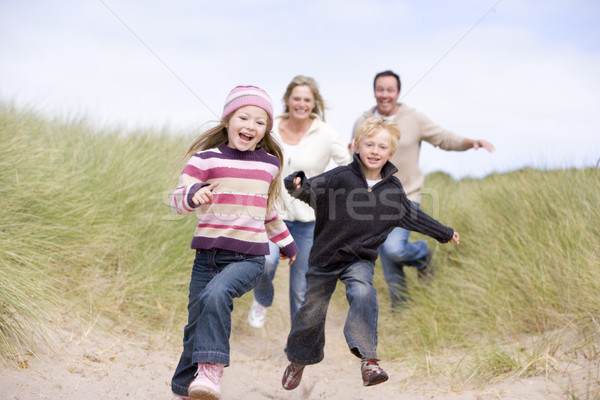 Zdjęcia stock: Rodziny · uruchomiony · plaży · uśmiechnięty · dziecko · morza