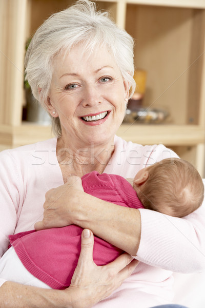 Foto stock: Abuela · nieta · casa · bebé · cara