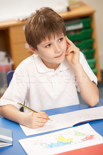 商業照片: 男生 · 研究 · 課堂 · 學生 · 辦公桌 · 男孩