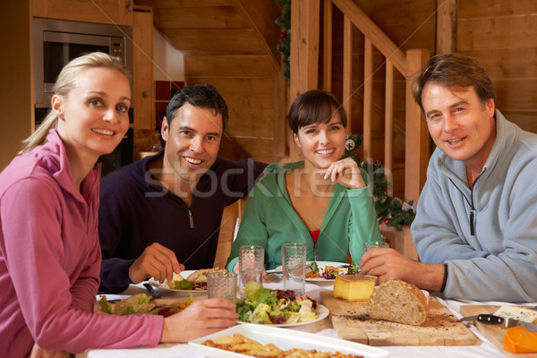 Groupe amis repas alpine ensemble Photo stock © monkey_business