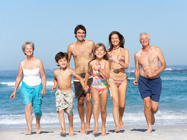 Foto stock: Tres · generación · familia · vacaciones · caminando · playa