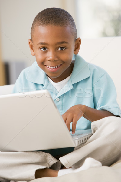 Stock foto: Wohnzimmer · Laptop · lächelnd · Internet · Kinder