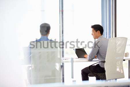 Oriente médio homem mulher falante reunião de negócios trabalhando Foto stock © monkey_business