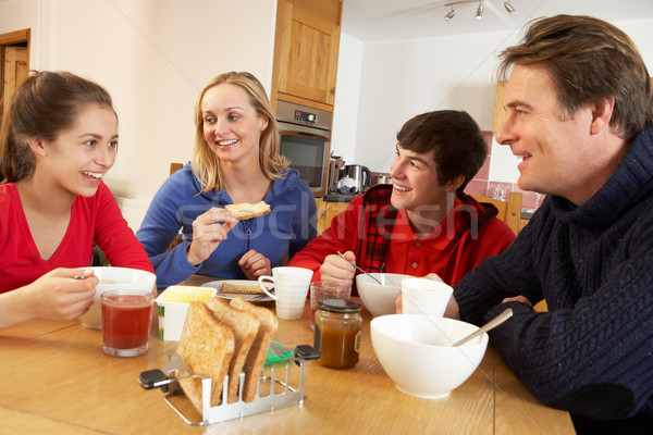 Foto stock: Família · alimentação · café · da · manhã · juntos · cozinha · menina