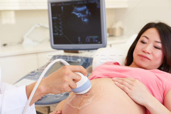Femeie gravida ultrasunete scanda femeie medic femei Imagine de stoc © monkey_business