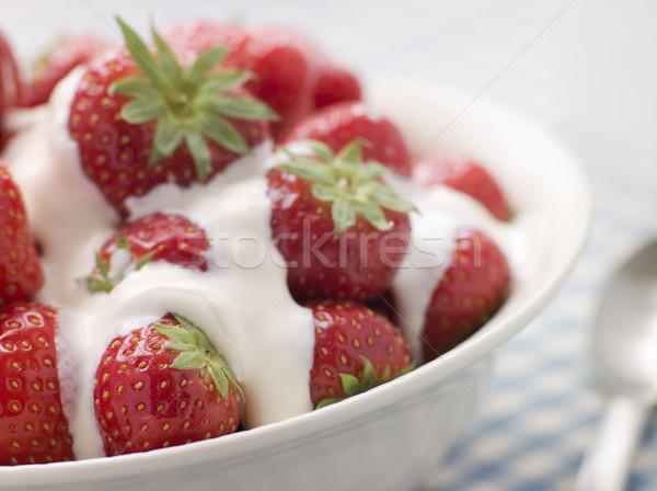 Bol fraises crème été fraise dessert Photo stock © monkey_business