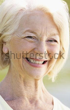 Retrato senior mulher sorrindo alegremente mulher feliz Foto stock © monkey_business