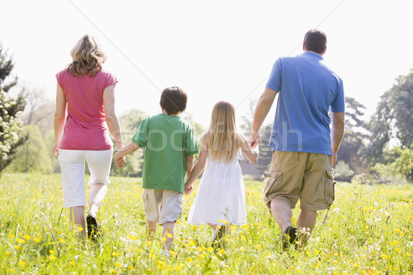 Foto d'archivio: Famiglia · piedi · esterna · holding · hands · bambini · uomo