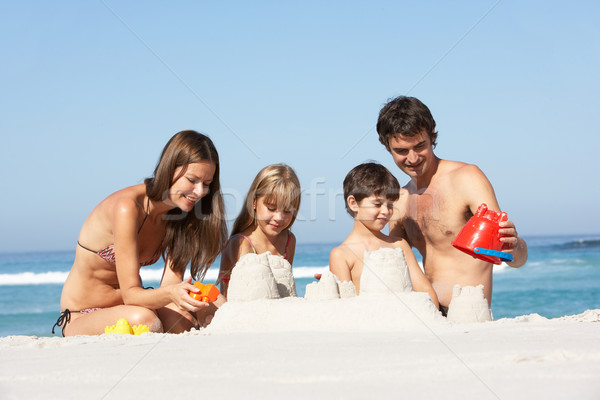 Familie Gebäude Strandurlaub glücklich Kind Meer Stock foto © monkey_business