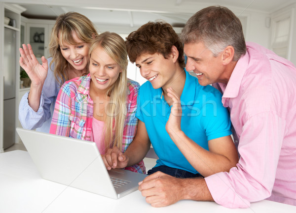 Foto stock: Família · usando · laptop · mulher · homem · feliz · laptop