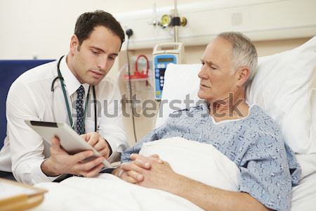Amerikai orvos elvesz idős vérnyomás nő Stock fotó © monkey_business