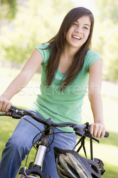 Bicicleta nina moto sonriendo ciclismo Foto stock © monkey_business