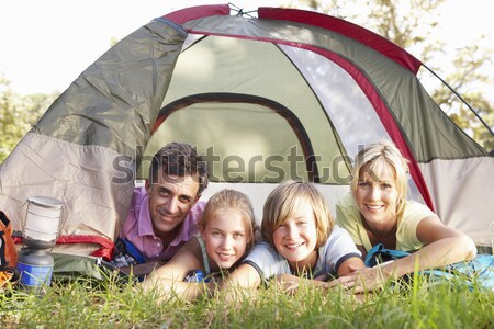 Jóvenes familia relajante dentro tienda camping Foto stock © monkey_business