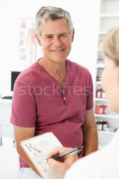 Senior om medic muncă cameră scris Imagine de stoc © monkey_business