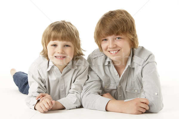 Deux jeunes garçons estomac studio enfants [[stock_photo]] © monkey_business