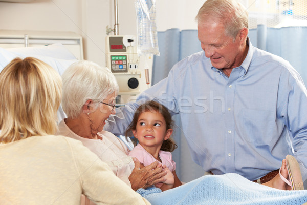 Familie Senior weiblichen Patienten Krankenhausbett Frau Stock foto © monkey_business