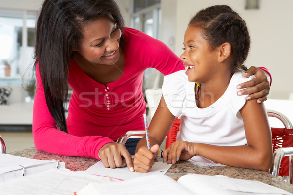 Stockfoto: Moeder · helpen · dochter · huiswerk · keuken · familie