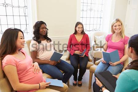 беременна женщины заседание класс женщину женщины Сток-фото © monkey_business