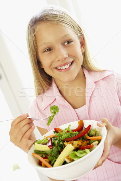 ストックフォト: 若い女の子 · 食べ · 新鮮な · サラダ · 少女 · 肖像