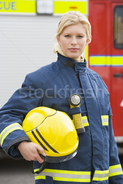 Retrato bombeiro em pé carro de bombeiros mulher feminino Foto stock © monkey_business