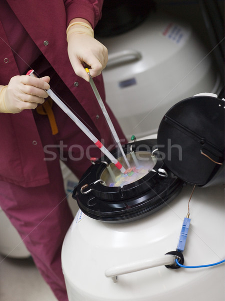 Opslag laboratorium vrouwelijke onderzoek kleur kliniek Stockfoto © monkey_business