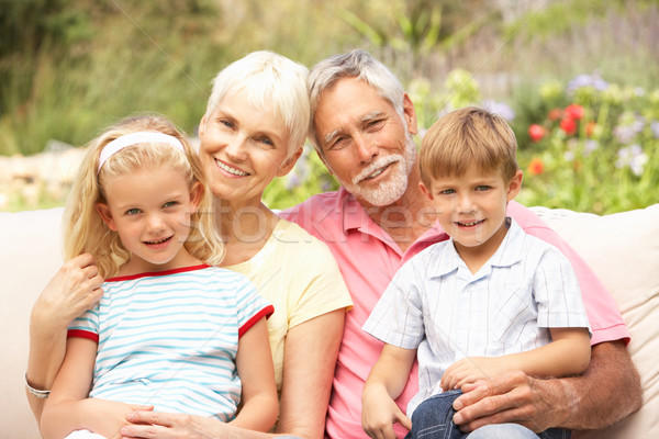 Foto stock: Abuelos · nietos · relajante · jardín · familia · hombre