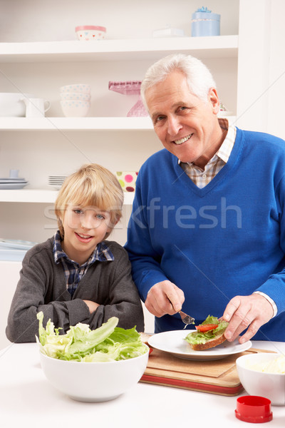 Stockfoto: Grootvader · kleinzoon · sandwich · keuken · man