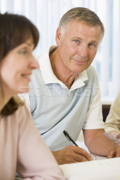 Altos hombre estudiar otro estudiantes adultos papel Foto stock © monkey_business