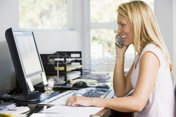 Femme bureau à domicile ordinateur téléphone femme souriante souriant Photo stock © monkey_business