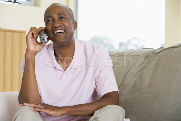 Сток-фото: человека · сидят · гостиной · телефон · улыбаясь · телефон