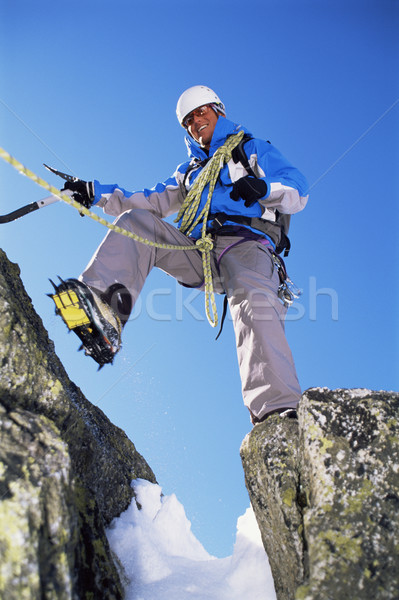 ストックフォト: 若い男 · 登山 · ピーク · 雪 · 青空 · 登山