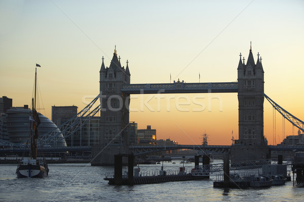 ストックフォト: タワーブリッジ · 日没 · ロンドン · イングランド · 橋 · 色