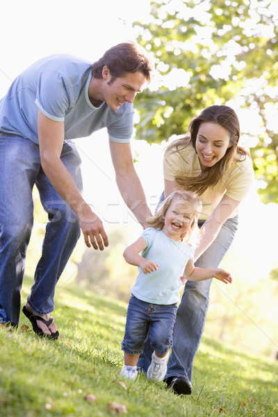 Familia ejecutando aire libre sonriendo nina bebé Foto stock © monkey_business