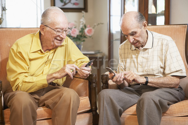 Stock fotó: Idős · férfiak · sms · üzenetküldés · barátok · idős · személy
