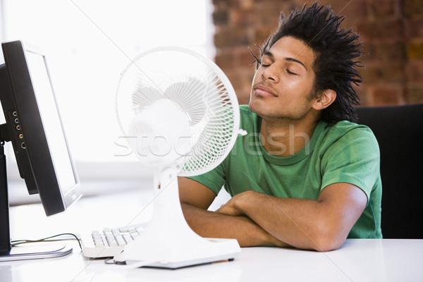 Stock foto: Geschäftsmann · Büro · Computer · Fan · Kühlung · aus