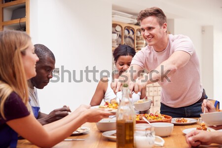 Foto stock: Grupo · jóvenes · amigos · desayuno · moderna · cocina