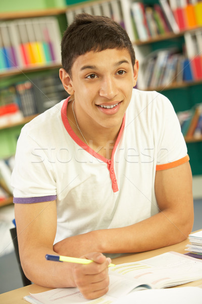 Foto stock: Masculina · estudiante · de · trabajo · aula · ninos