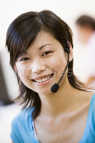 [[stock_photo]]: Femme · casque · femme · souriante · souriant