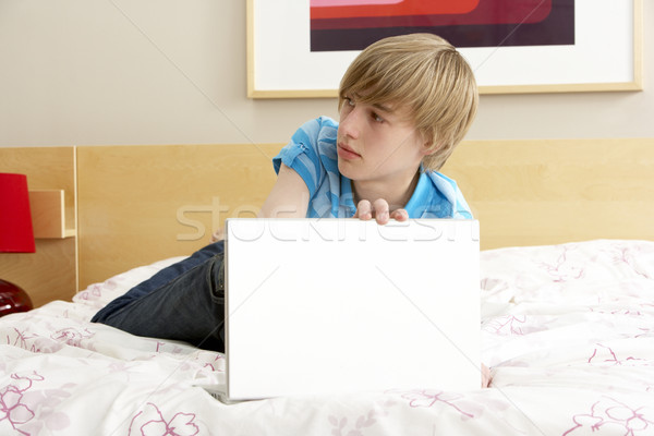 Schuldig Teenager mit Laptop Schlafzimmer Gesicht Laptop Stock foto © monkey_business