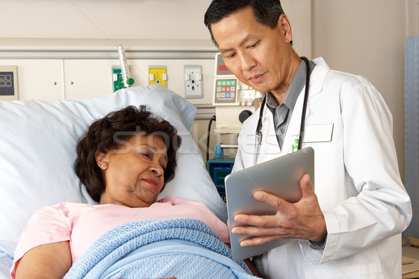 Orvos digitális tabletta beszél idős beteg Stock fotó © monkey_business
