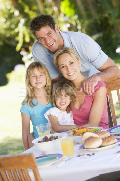 Familie genieten barbecue voedsel gelukkig tuin Stockfoto © monkey_business